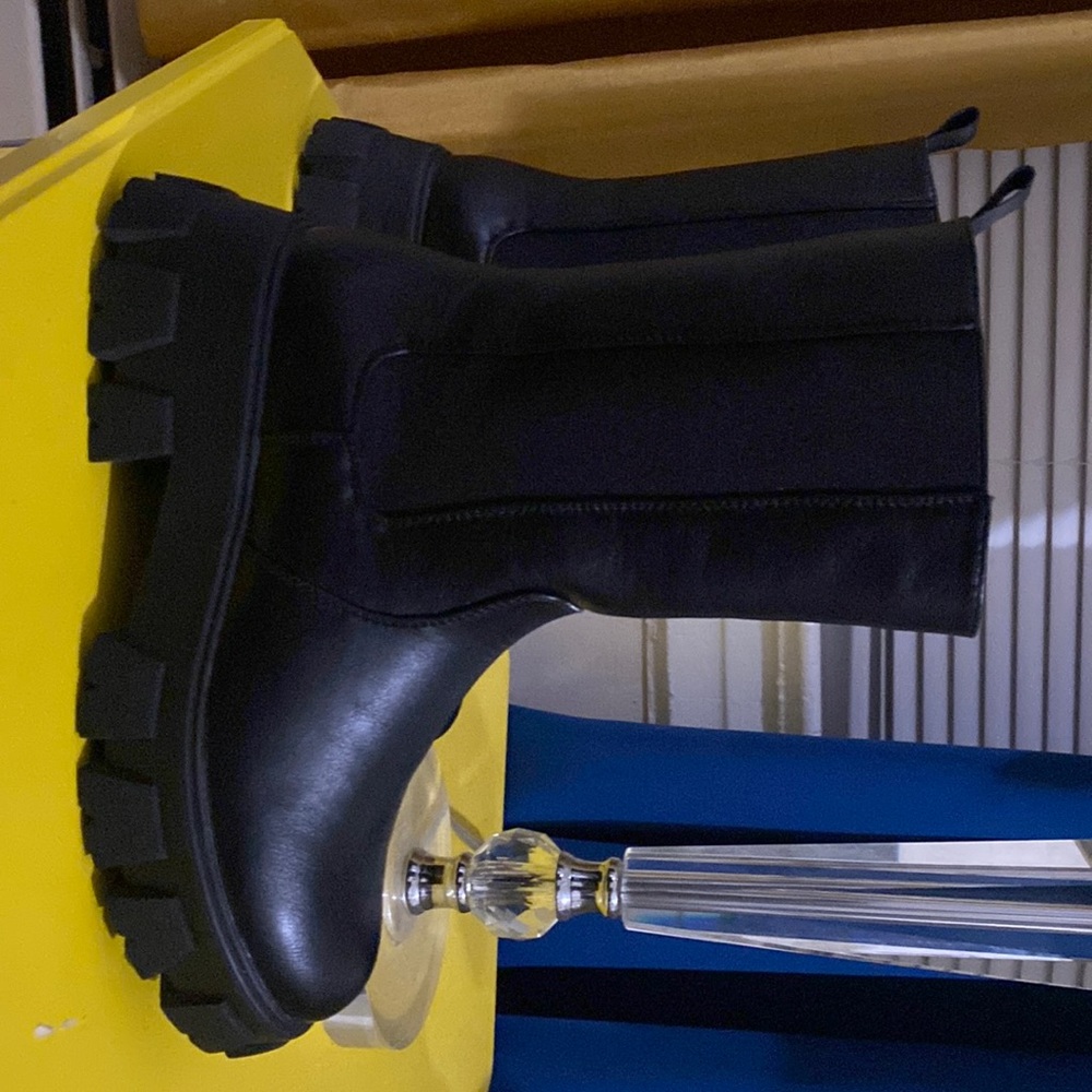Lug boots
